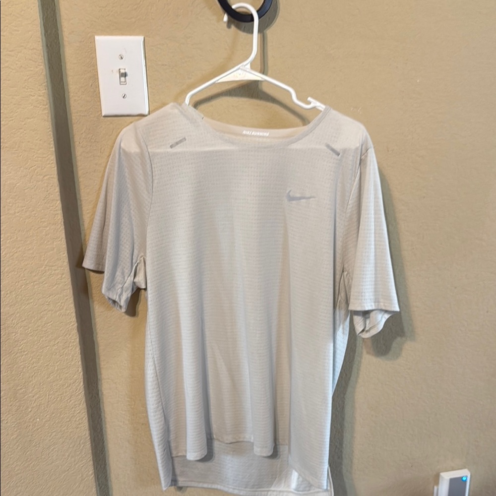 Nike Gray Short Sleeve Tee